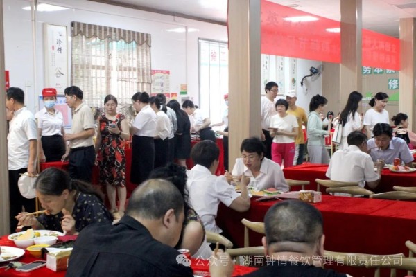 湖南鐘情餐飲管理有限責(zé)任公司,餐飲管理,鐘情餐飲管理,團(tuán)體膳食,大學(xué)食堂,學(xué)院食堂,學(xué)校餐飲 湖南鐘情餐飲管理有限責(zé)任公司,餐飲管理,鐘情餐飲管理,團(tuán)體膳食,大學(xué)食堂,學(xué)院食堂,學(xué)校餐飲